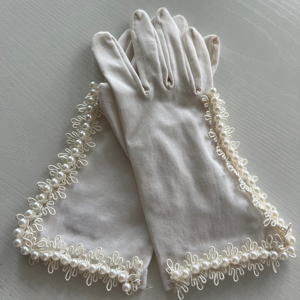 Elegant Cream Gloves with Pearl Trim